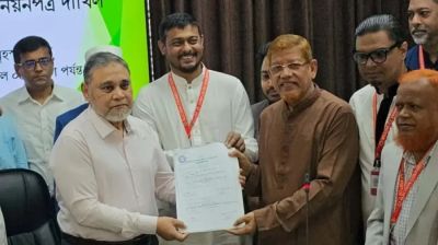 অলি আহমদের মনোনয়নপত্র জমা দিতে গিয়ে যা বললেন পাটওয়ারী