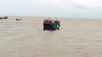 হাতিয়ার সঙ্গে সারা দেশের নৌ যোগাযোগ বন্ধ