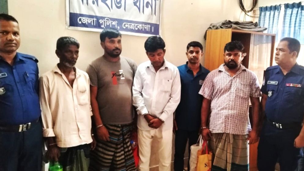জুয়ার আসর থেকে দুই ইউপি সদস্যসহ ৫ জন গ্রেফতার