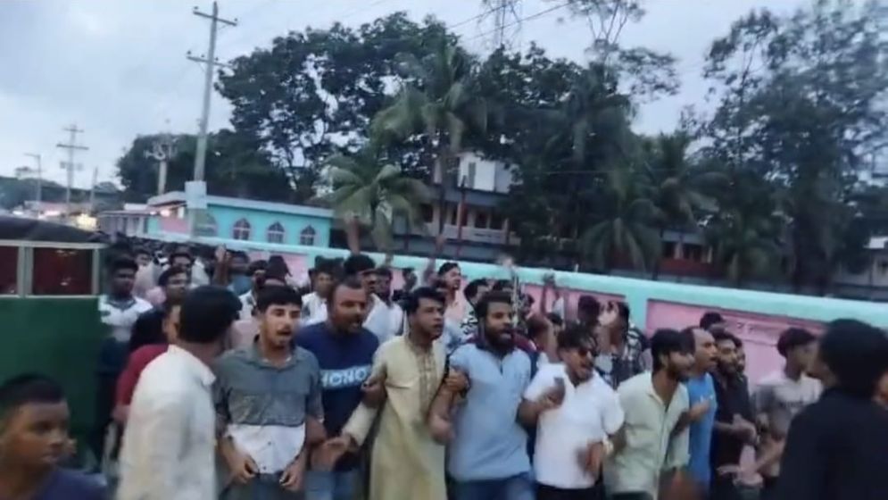 ছাত্রলীগের মিছিলের প্রতিবাদ ঘিরে ছাত্রদলের দুপক্ষের ধাওয়া-পালটা ধাওয়া
