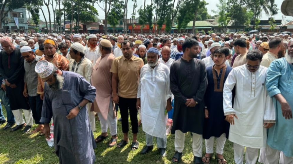 প্যারোলে মুক্তি পেয়ে মায়ের জানাজায় সাবেক মেয়র রাসেল
