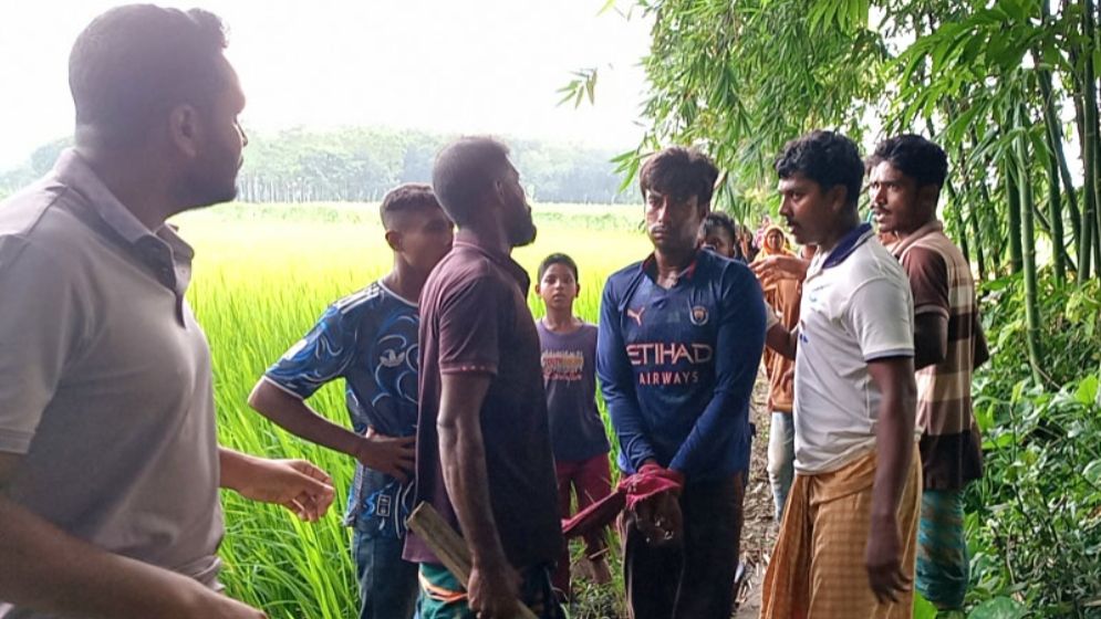 নেশার টাকা না পেয়ে মাকে গলা কেটে হত্যা