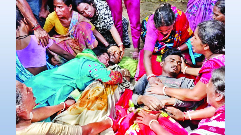 বিষাক্ত গ্যাসে ৯ শ্রমিকের মৃত্যু