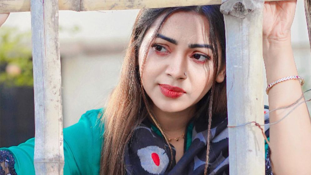 মিথ্যা ভান করার চেয়ে সত্যকে বেছে নেওয়া জরুরি: প্রভা