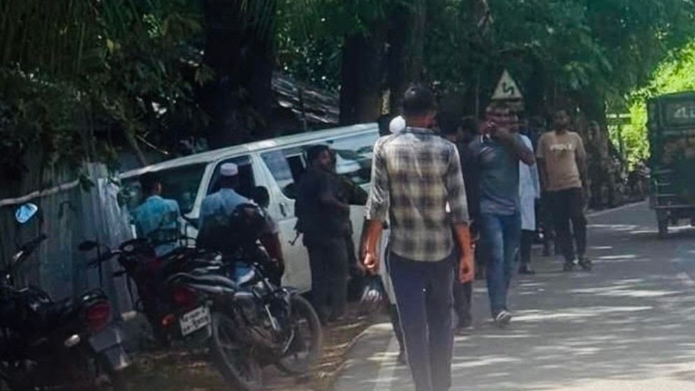 খাগড়াছড়িতে মাইক্রোবাস-মোটরসাইকেল সংঘর্ষে চালক নিহত