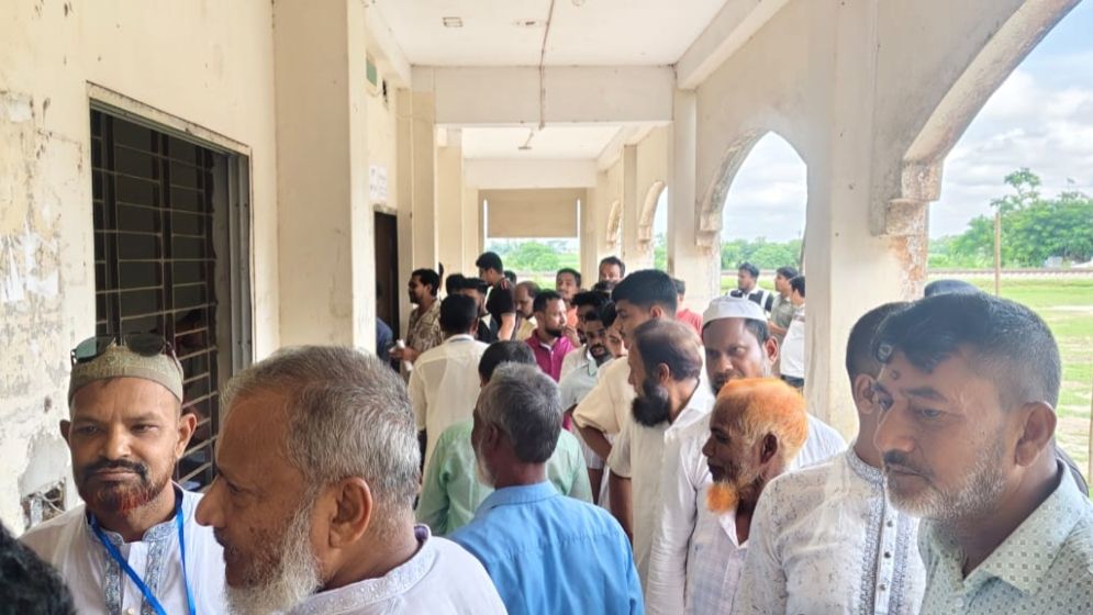 গ্রামে একক মেয়রপ্রার্থী রাখতে ভোটের আগেই ভোট