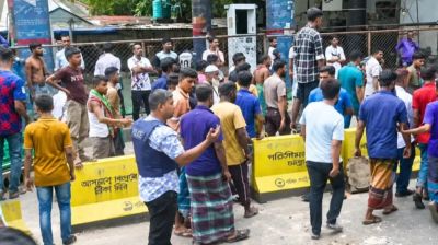 চট্টগ্রামে গ্যাস না পেয়ে সড়কে গাছের গুঁড়ি ফেলে বিক্ষোভ