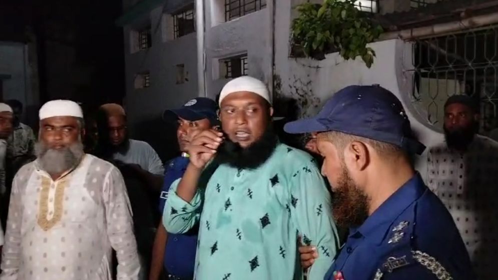 প্যারোলে মুক্তি পেয়ে বাবার জানাজায় ছাত্রলীগ নেতা