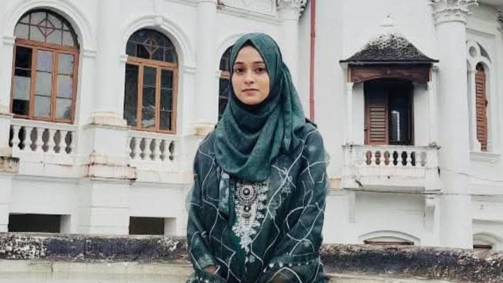 প্রথম বিবাহবার্ষিকীতে স্ত্রীকে নিয়ে স্বামীর আবেগঘন পোস্ট, কয়েক ঘণ্টা পর...