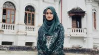 প্রথম বিবাহবার্ষিকীতে স্ত্রীকে নিয়ে স্বামীর আবেগঘন পোস্ট, কয়েক ঘণ্টা পর...