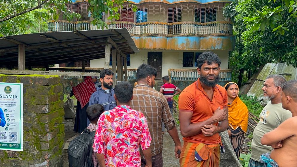 ঋণ দেওয়ার প্রলোভনে অর্ধকোটি টাকা নিয়ে উধাও ‘এনজিও’