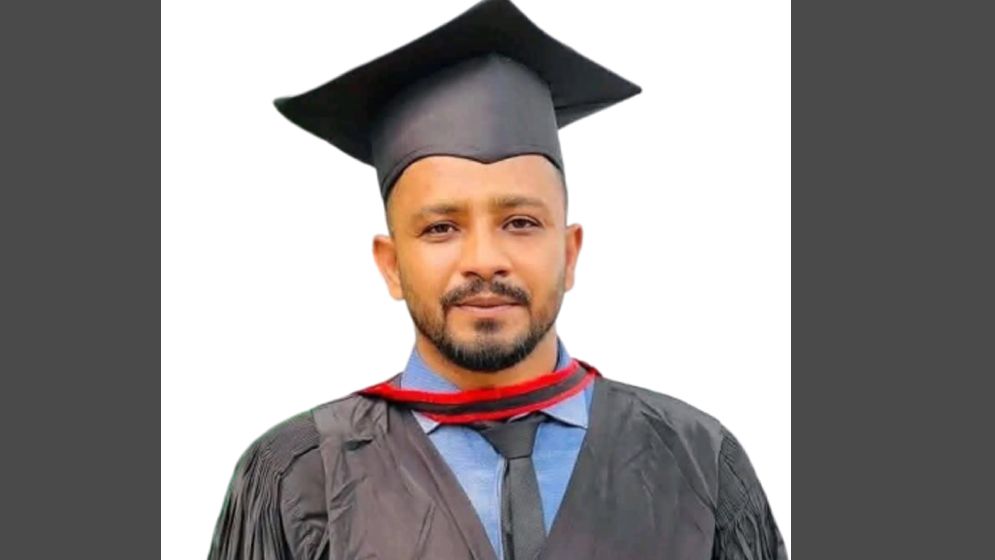 নিখোঁজের একদিন পর পুকুর থেকে প্রভাষকের লাশ উদ্ধার