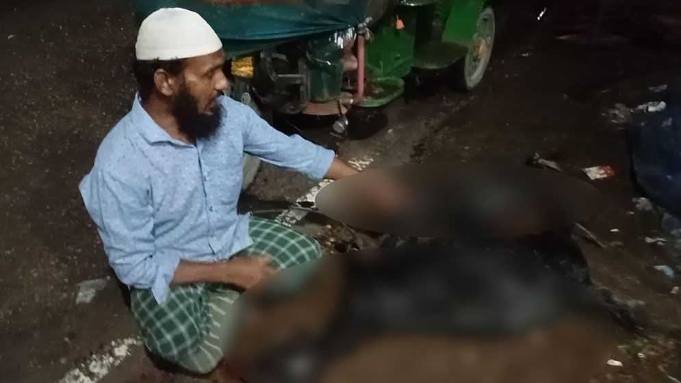 সুপারির চারা খাওয়ায় পা বেঁধে খালে ফেলে দুটি ছাগলকে হত্যার অভিযোগ