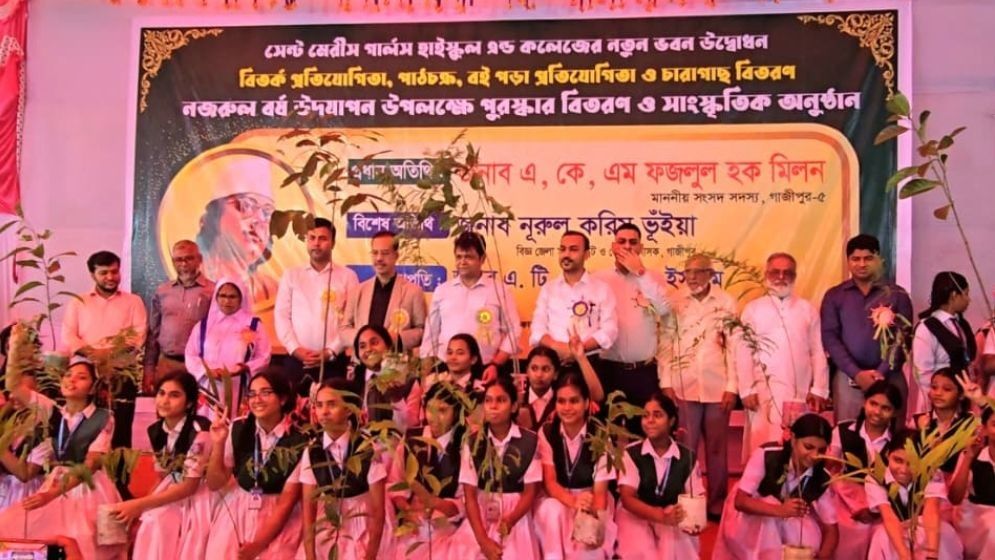 মেধাবী শিক্ষার্থীদের ফুল ছিটিয়ে বরণ করে নিলেন এমপি-ডিসি