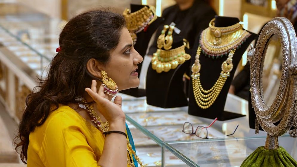 বিশ্ববাজারে ফের বাড়ল স্বর্ণের দাম, বাংলাদেশি টাকায় কত?