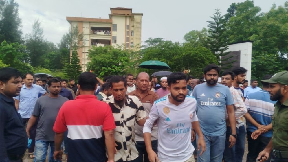 নোবিপ্রবিতে দিনভর ছাত্রদলের দুই গ্রুপে সংঘর্ষ, আহত ৯