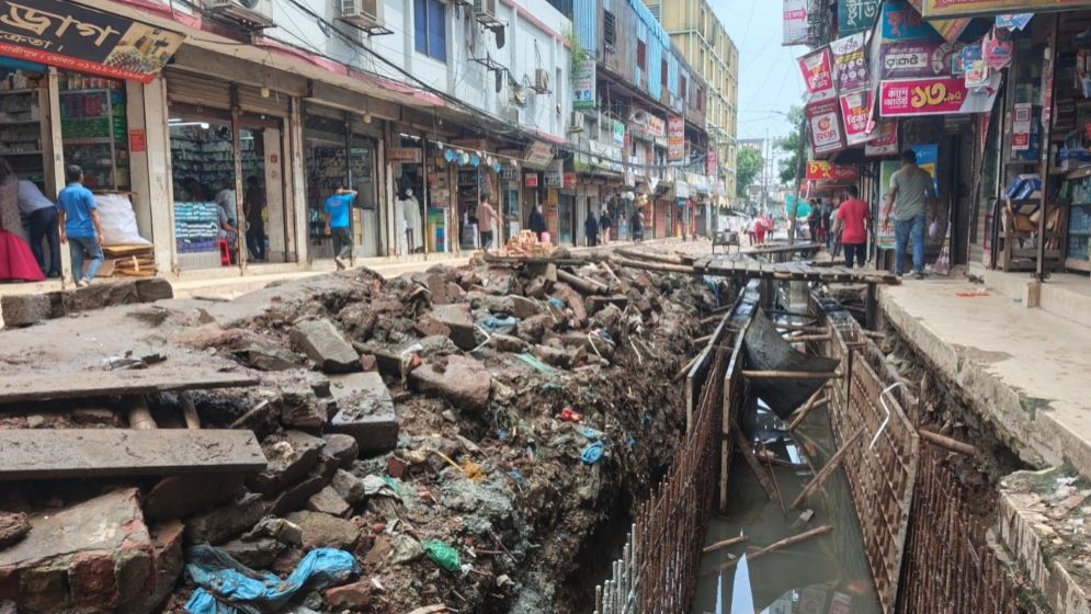 চরম ভোগান্তিতে কোনাবাড়ী কাশিমপুরবাসী
