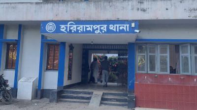 টাকা ছিনতাইয়ের অভিযোগে পুলিশ কর্মকর্তা প্রত্যাহার