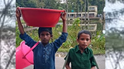 ঝালমুড়ি বেচা সেই দুই শিশুর দায়িত্ব নিলেন ইউএনও