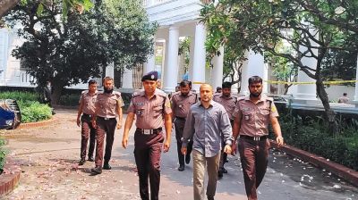 ‘সংসার চালাব, নাকি আইনজীবীর খরচ দেব’, কাঠগড়ায় কান্নায় ভেঙে পড়লেন রেদোয়ানুল