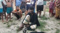 হিজাব পরে চুরি করতে গিয়ে অস্ত্রসহ যুবক আটক