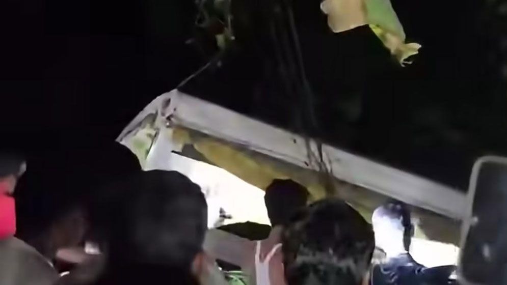 কালিহাতীতে ট্রেনের ধাক্কায় লেগুনাচালক নিহত
