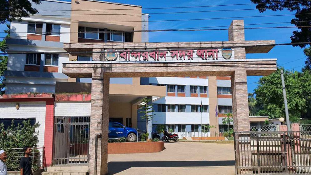 শ্রমিকের দায়ের কোপে যুবকের মাথা বিচ্ছিন্ন
