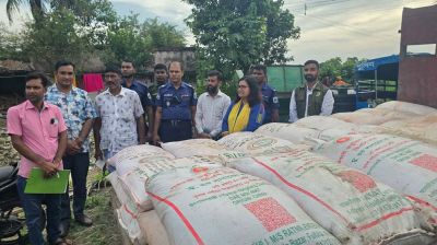 ব্যবসায়ীর গোয়ালঘরে মিলল ১৩২ বস্তা সার