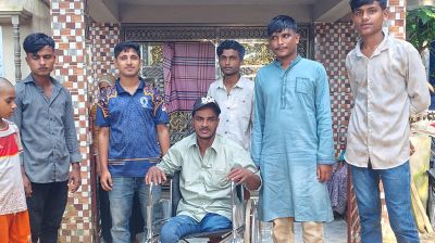 দুই পা হারিয়েও ২৫ বছর পর মায়ের কাছে ফেরার আনন্দে ফরিদ