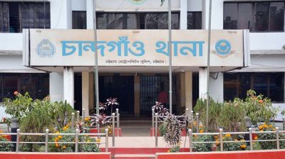 পুলিশের ভয়ে বাবা পলাতক কলেজছাত্র ছেলেকে হয়রানি