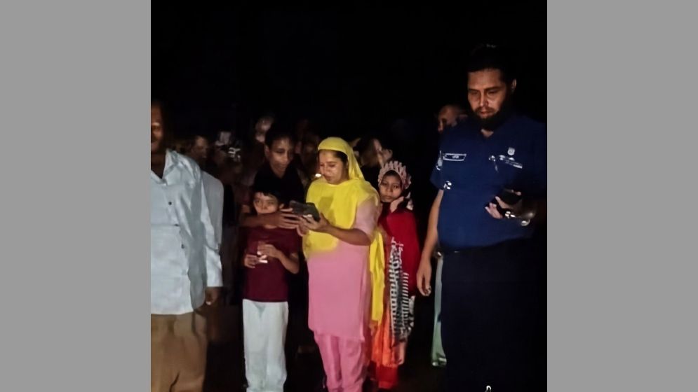 ছিনতাইকারীর ছুরিকাঘাতে ছেলে নিহত, খবর শুনে মায়ের মৃত্যু