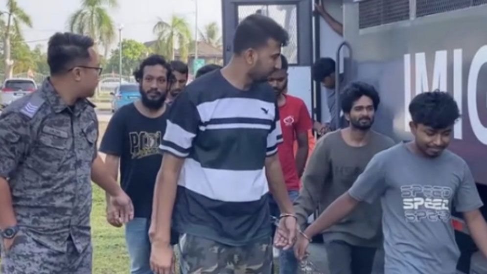 মালয়েশিয়ায় ৬৮ বাংলাদেশিসহ ১২৭ অবৈধ অভিবাসীকে জরিমানা