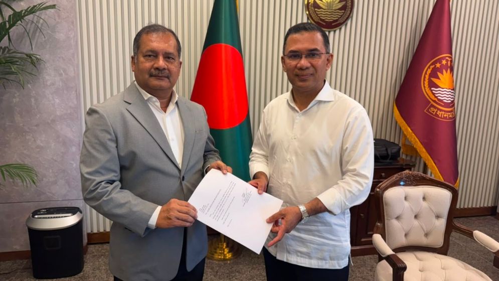 প্রধানমন্ত্রীর হাতে যোগদানপত্র দাখিল করলেন জহির উদ্দিন স্বপন