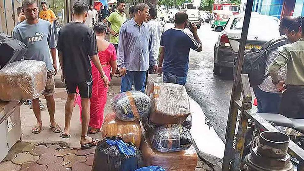 কলকাতা ছাড়ছেন বাংলাদেশিরা, হোটেল বন্ধে বাড়ছে খরচ