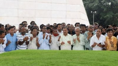 জিয়াউর রহমান ও খালেদা জিয়ার সমাধিতে উপদেষ্টা জহির উদ্দিন স্বপনের শ্রদ্ধা