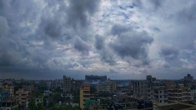 ঢাকায় বৃষ্টির আভাস, কমছে না গরমের দাপট