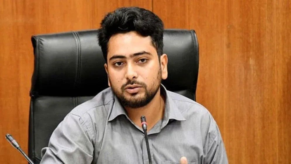 রাষ্ট্রীয় প্রতিষ্ঠানকে দলীয় ক্লাবে পরিণত করেছে বিএনপি: নাহিদ ইসলাম
