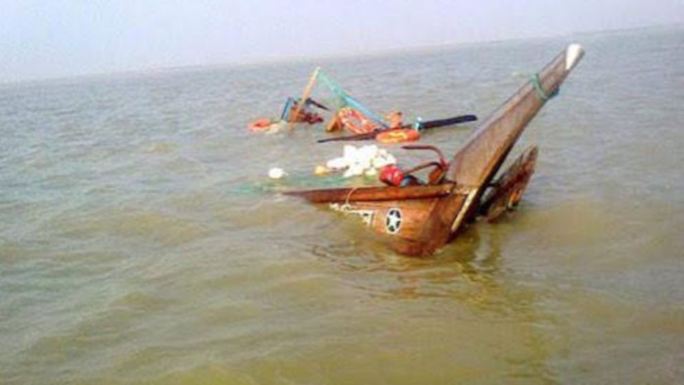 বঙ্গোপসাগরে ট্রলারডুবি, ৫ জেলে নিখোঁজ