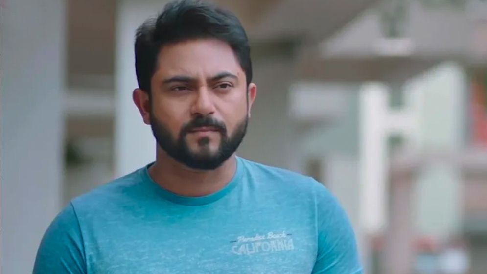 বকেয়া টাকা চাওয়ায় কাঠমিস্ত্রিকে মারলেন অভিনেতা