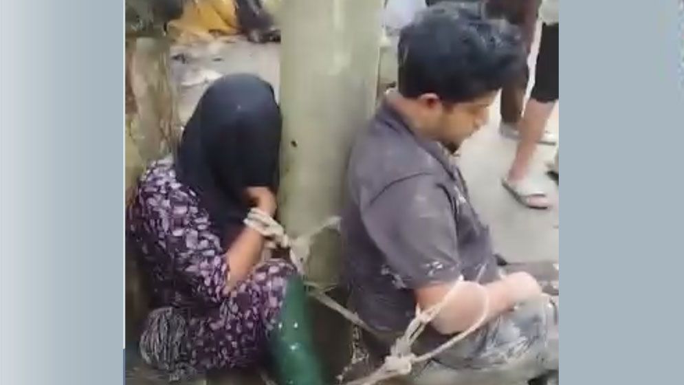সোনাগাজীতে পরকীয়ার অপবাদ দিয়ে নারী-পুরুষকে বেঁধে নির্যাতন