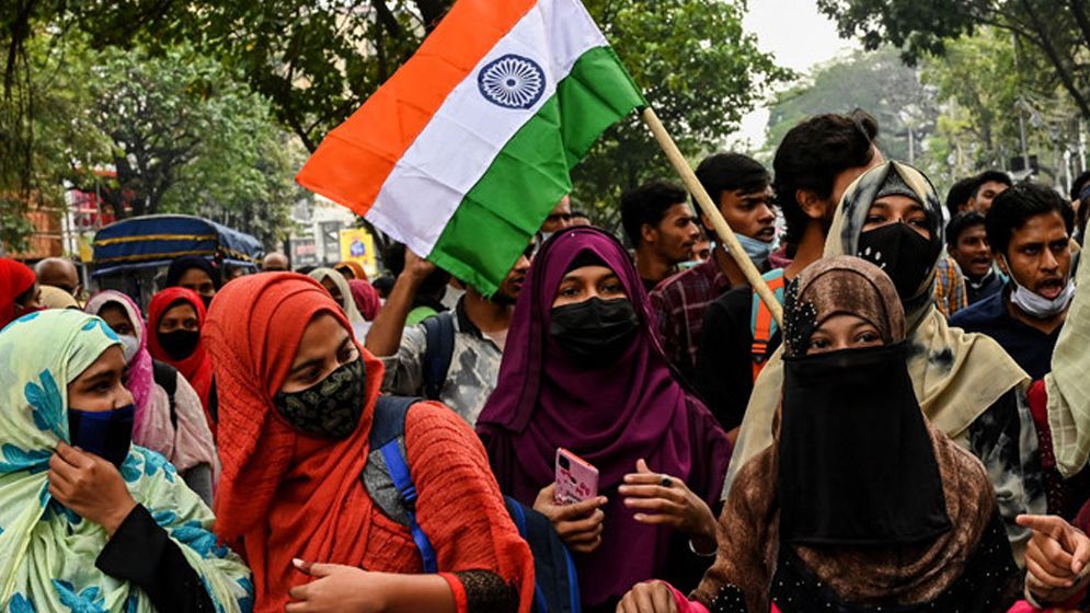 ভারতে শিক্ষাপ্রতিষ্ঠানে ছাত্রীরা মাথায় স্কার্ফ পড়তে পারবে না