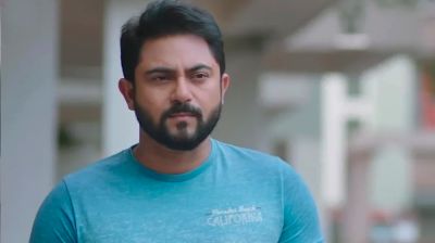 বকেয়া টাকা চাওয়ায় কাঠমিস্ত্রিকে মারলেন অভিনেতা