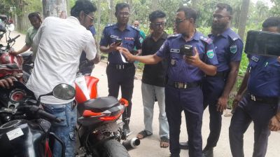 মোটরসাইকেলের সাইলেন্সারে বিকট শব্দ, কিশোরকে ২০ হাজার টাকা জরিমানা