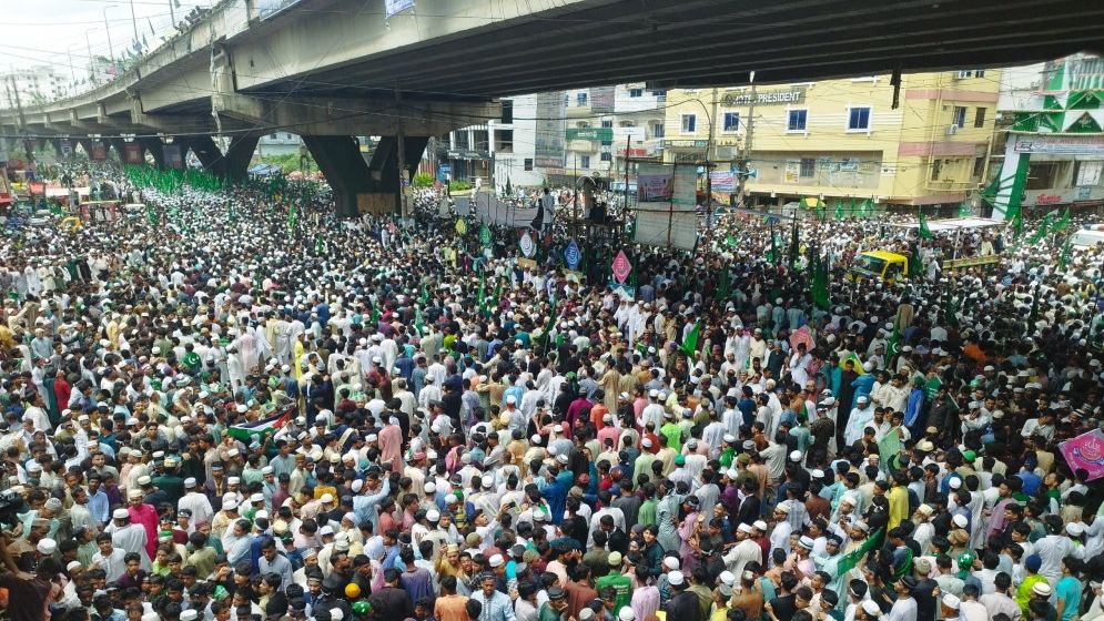 ঈদে মিলাদুন্নবী উপলক্ষে চট্টগ্রামে জশনে জুলুসে লাখো মানুষের ঢল