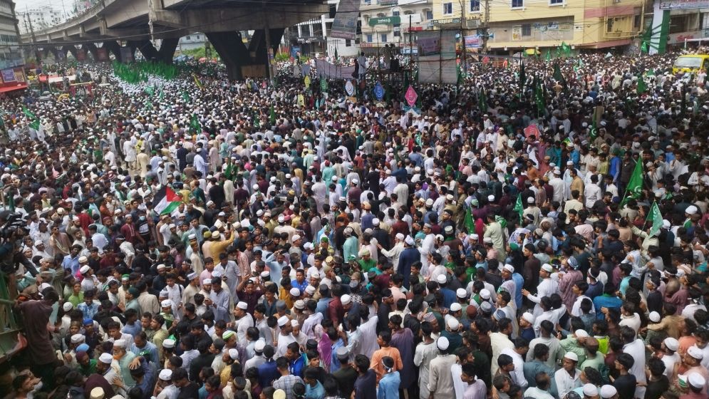 ঈদে মিলাদুন্নবী উপলক্ষে চট্টগ্রামে জশনে জুলুসে লাখো মানুষের ঢল