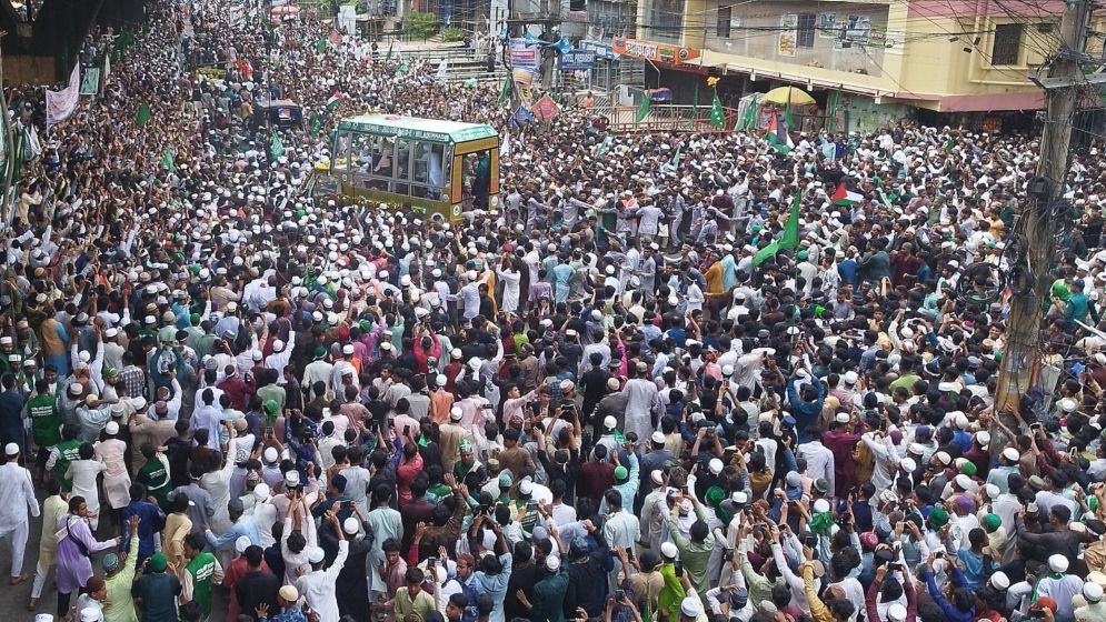 ঈদে মিলাদুন্নবী উপলক্ষে চট্টগ্রামে জশনে জুলুসে লাখো মানুষের ঢল