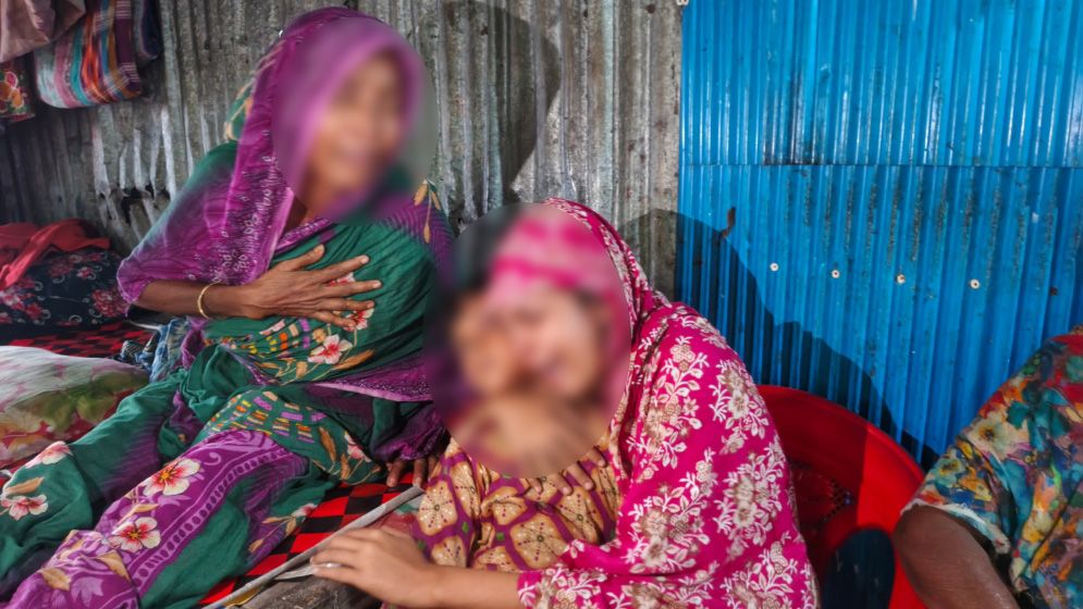বঙ্গোপসাগরে ট্রলারডুবিতে নিখোঁজ ৫ জেলের মধ্যে ১ জনের লাশ উদ্ধার
