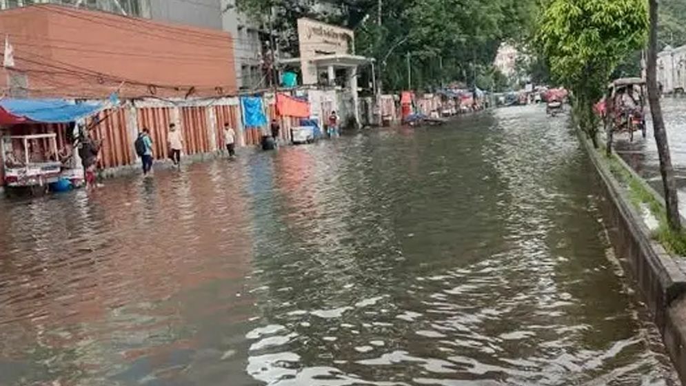 রাজধানীতে ৩১ মিলিমিটার বৃষ্টি, জলাবদ্ধতায় নগরবাসীর ভোগান্তি