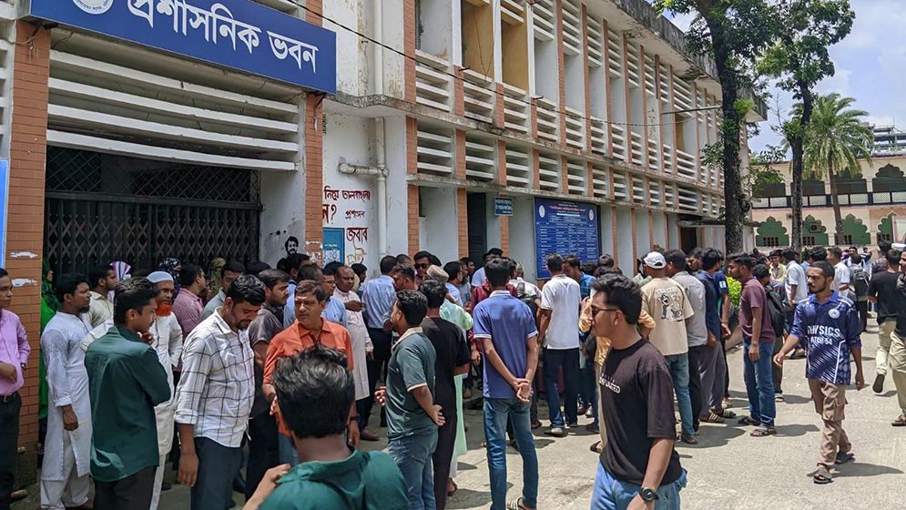 আন্দোলনের জেরে বিএম কলেজের উপাধ্যক্ষের পদায়ন বাতিল
