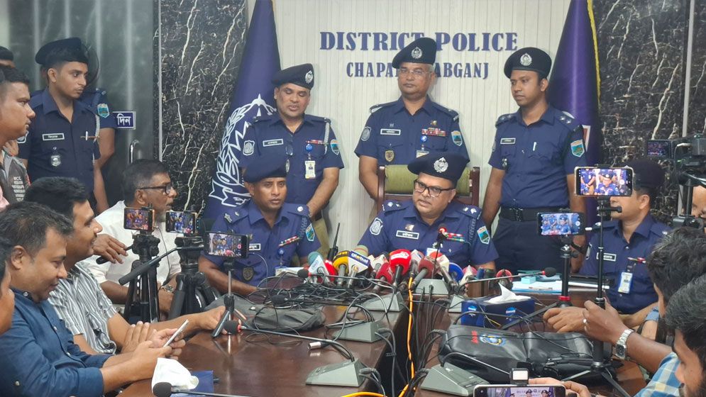চাঁপাইনবাবগঞ্জে অটোরিকশা ছিনতাইয়ে চালককে হত্যা, গ্রেফতার ৩